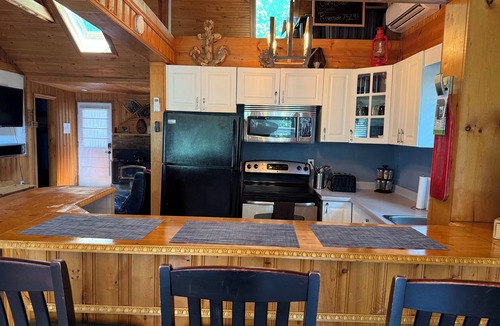 Port Franks Cottage | The Cozy Cabin in Port Franks! Close to the Beach! The Perfect spot to Relax!