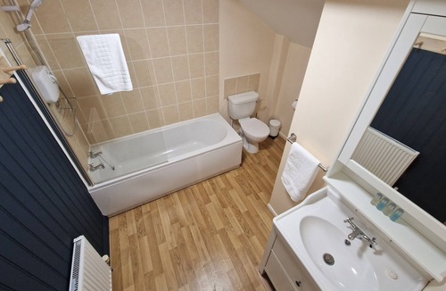 Ivinghoe Cottage | The Dairy - a thee bedroom, one bathroom that sleeps 5 guests in 3 bedrooms
