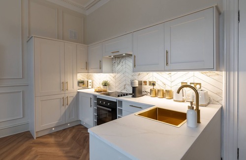 Dowanhill Apartment | The Devonshire Suite - Your 5 Star West End Stay!