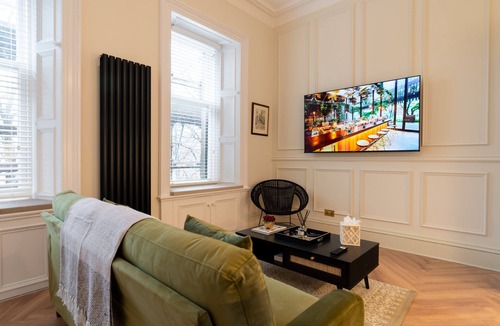 Dowanhill Apartment | The Devonshire Suite - Your 5 Star West End Stay!