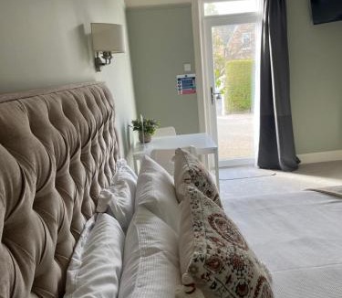 Ayr House | The Doonleigh suite