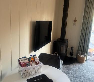 Crieff House | The Eden, Cosy 1 bed lodge with riverside views