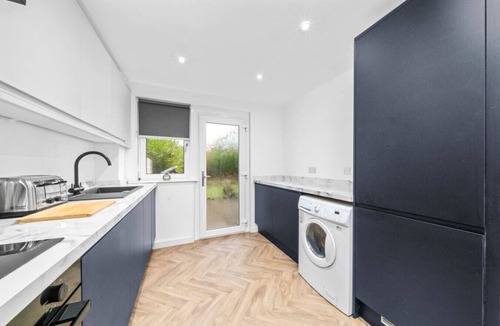 East Kilbride House | The Elphin Escape - 3 bedroom house