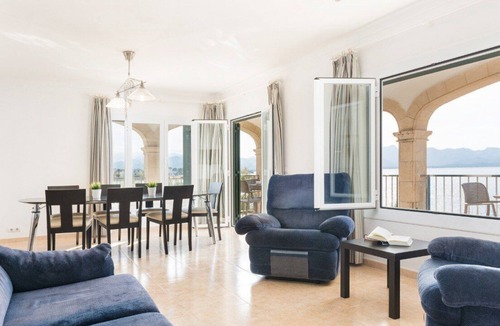 Marina Manresa House | The flat is located on the first floor of a villa.