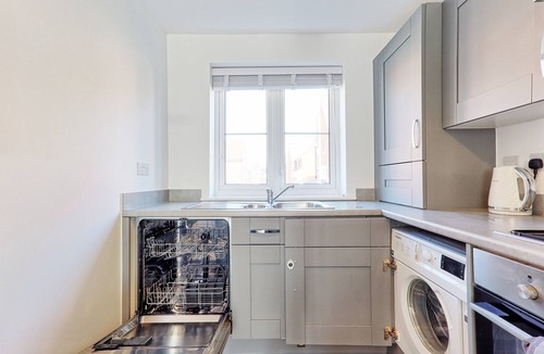 Chelmsford House | The Fox Den - Chelmsford CM1 3-bed Stay