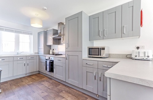 Chelmsford House | The Fox Den - Chelmsford CM1 3-bed Stay