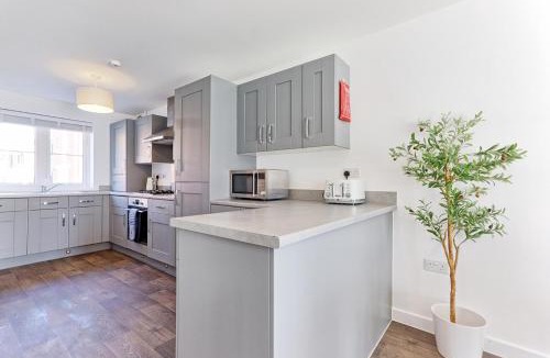 Chelmsford House | The Fox Den - CM1 Chelmsford 3-bed Stay - Pass the Keys