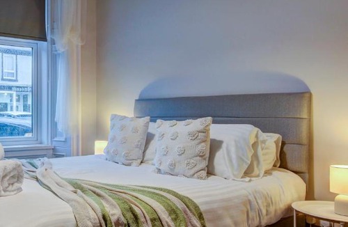 Troon Apartment | The Fullarton - Coorie Doon Stays