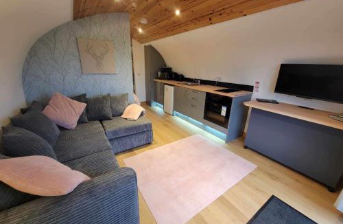 Newton Stewart Apartment | The Galloway Steading - The Stag Hoose family cabin with Preheated Hot Tub and Fire Pit