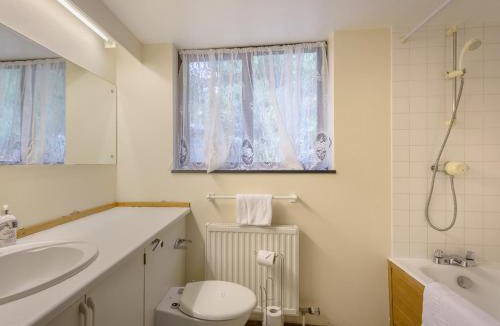 Welwyn House | The Gamekeepers Lodge-Uk33650
