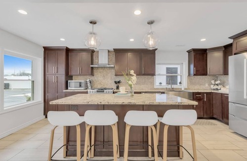 Lakeshore House | The Grand River Retreat. Pool/hot tub avail Sep