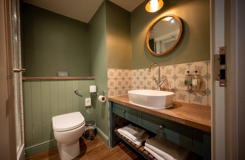 Old Harlow Hotel | The Green Man by Chef and Brewer Collection