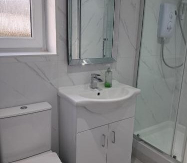 Juniper Green House | The Green Retreat Edinburgh, 2-minute walk to bus stop