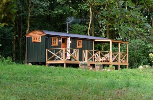 Clachan of Campsie House | The Green Wagon at FINGLEN with gorgeous Outdoor Bath