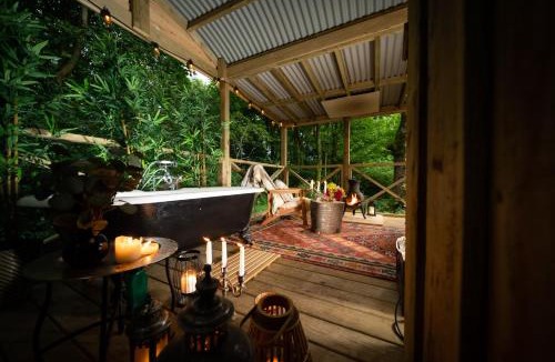 Clachan of Campsie House | The Green Wagon at FINGLEN with gorgeous Outdoor Bath