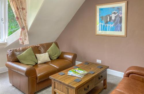 Mauchline House | The Grooms Cottage