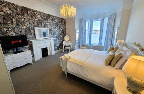 Rothesay House | The Harbour House - Deluxe Town Centre Property