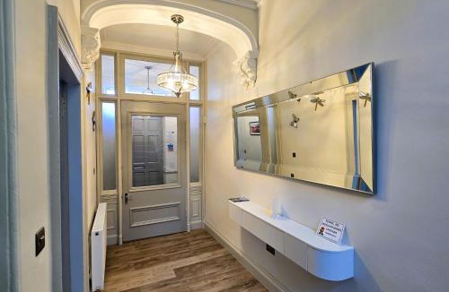 Rothesay House | The Harbour House - Deluxe Town Centre Property