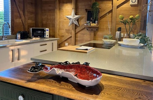 Ware House | The Hen House: Cosy Retreat, Scenic Countryside