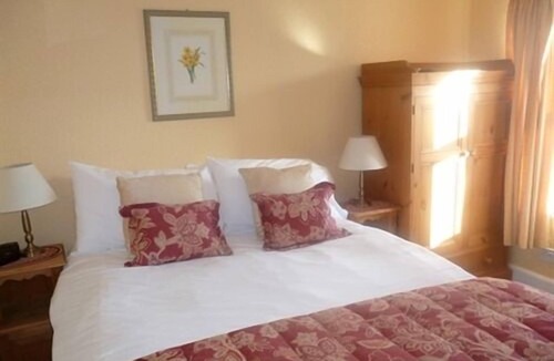 Saint John's Town of Dalry Bed & Breakfast | The Kenbridge Hotel