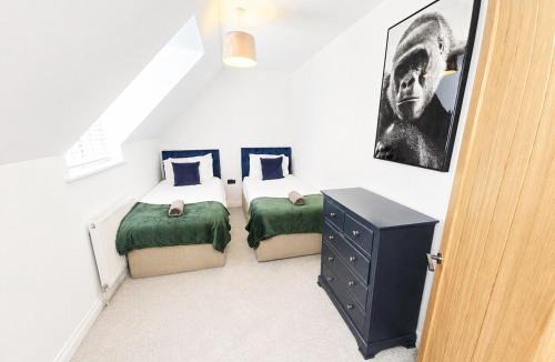 Dunmow Villa | The Kingfisher Sleep 10 5BR Near Stansted Airport