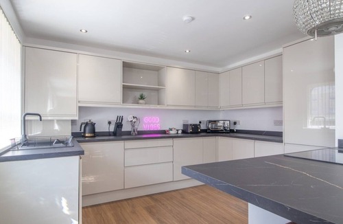 Airdrie House | The Kings Height: Close to Glasgow & Edinburgh