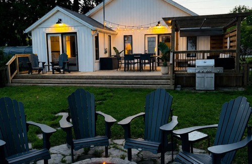 Kingsville House | The Lake House | Waterfront Retreat Near Kingsville Wineries