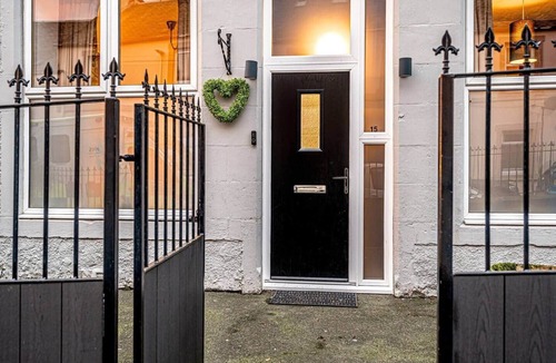 Kirkcaldy House | The Lang Toun Bothy - by the Sea & Near Edinburgh