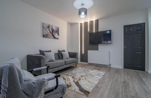 Larkhall House | The Larky - Modern 2 Bed Cottage in Larkhall
