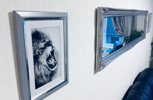 Gourock Apartment | THE LION'S DEN ON ROYAL STREET