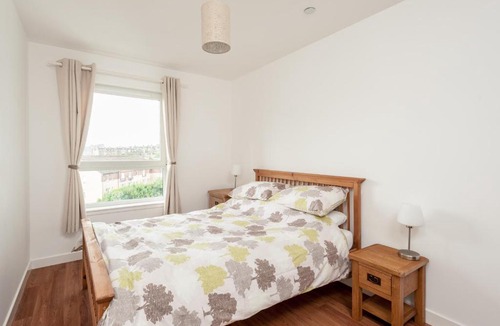 Restalrig Apartment | The Lochend Park View Residence No 2
