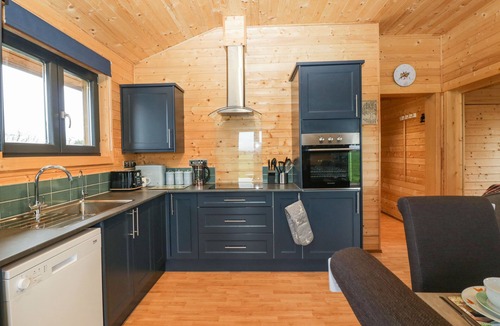 Middlezoy Cottage | THE LODGE AT CROSSROADS FARM, pet friendly in Middlezoy