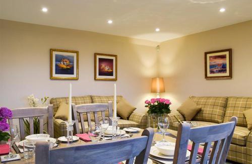 Perth House | The Lodge Cottage