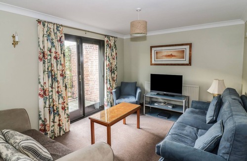 Hadleigh Cottage | THE LODGE OFF HIGH STREET, pet friendly, with a garden in Hadleigh
