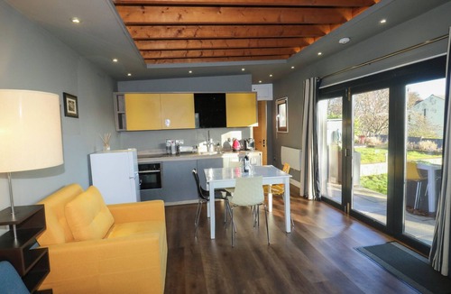 Honley Cottage | THE LUXURY SHED, with a garden in Huddersfield