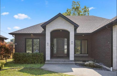 LaSalle House | The Matchette Manor - Luxury - Hotub - Lasalle