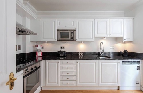 Mayfair Apartment | The Mayfair Muse - by Out of Office Lifestyle