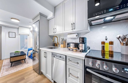 Grange Park Hotel | The Mccaul Cozy Basement Near Major International Sporting Event