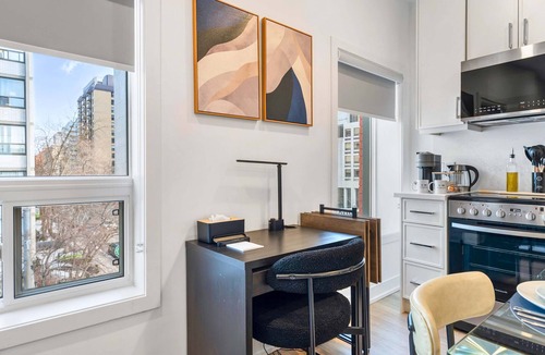 Grange Park Hotel | The McCaul | Cozy DT Suite near MAJOR INTERNATIONAL SPORTING EVENT 2026