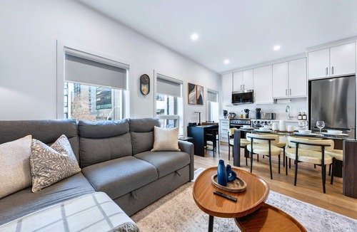 Grange Park Hotel | The McCaul | Cozy DT Suite near MAJOR INTERNATIONAL SPORTING EVENT 2026