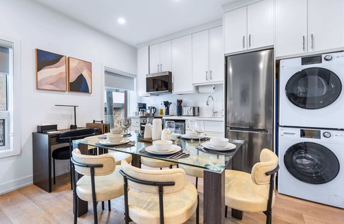 Grange Park Hotel | The McCaul | Cozy DT Suite near MAJOR INTERNATIONAL SPORTING EVENT 2026