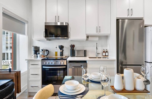 Grange Park Apartment | The McCaul - Cozy Suite DT Close MAJOR INTERNATIONAL SPORTING EVENT 2026