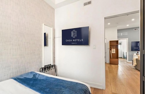 Grange Park Hotel | The McCaul Spacious DT Suite Walk to Kensington
