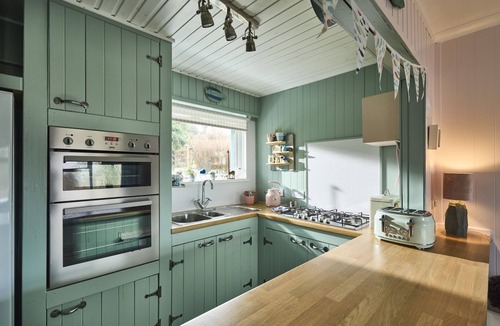Cairndow Cottage | The Moorings, overlooking Loch Fyne - sleeps 4 guests in 2 bedrooms