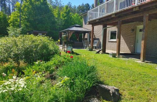 Douro-Dummer Bed & Breakfast | The Nest in the Forest Bed and Breakfast (Hot tub and Sauna)