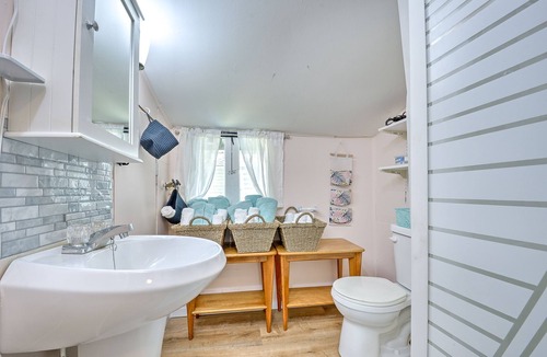 Kingsville House | The next best thing to the tropics