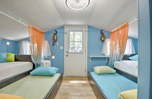 Kingsville House | The next best thing to the tropics