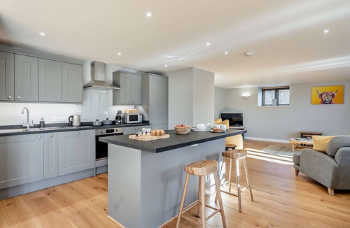 Hawkedon House | The Oat Barn - Three Bedroom House, Sleeps 6