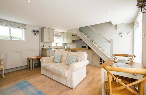 Aldeburgh Apartment | The Old Custom House - sleeps 2 guests in 1 bedroom