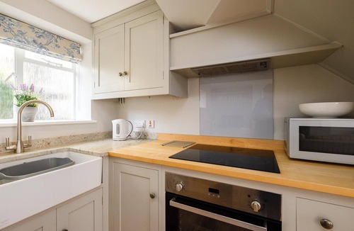 Aldeburgh Apartment | The Old Custom House - sleeps 2 guests in 1 bedroom